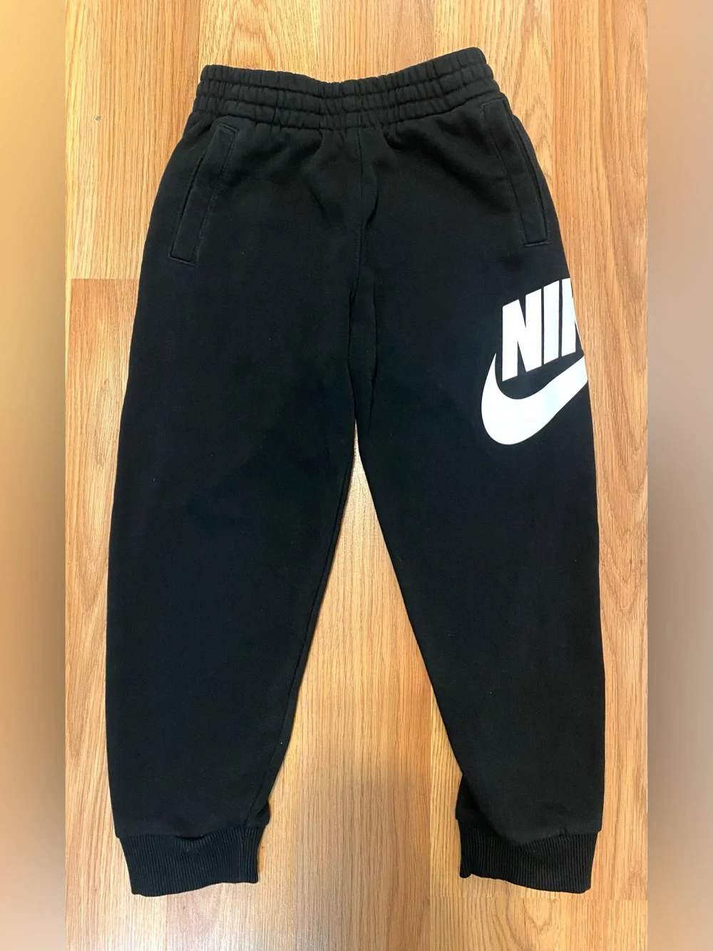 🖍️ NIKE FLEECE SWEATPANTS/JOGGERS FOR BOYS SIZE 5/6 BUNDLE OF 2 BEIGE & BLACK💙